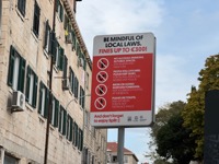 Sign about how to behave